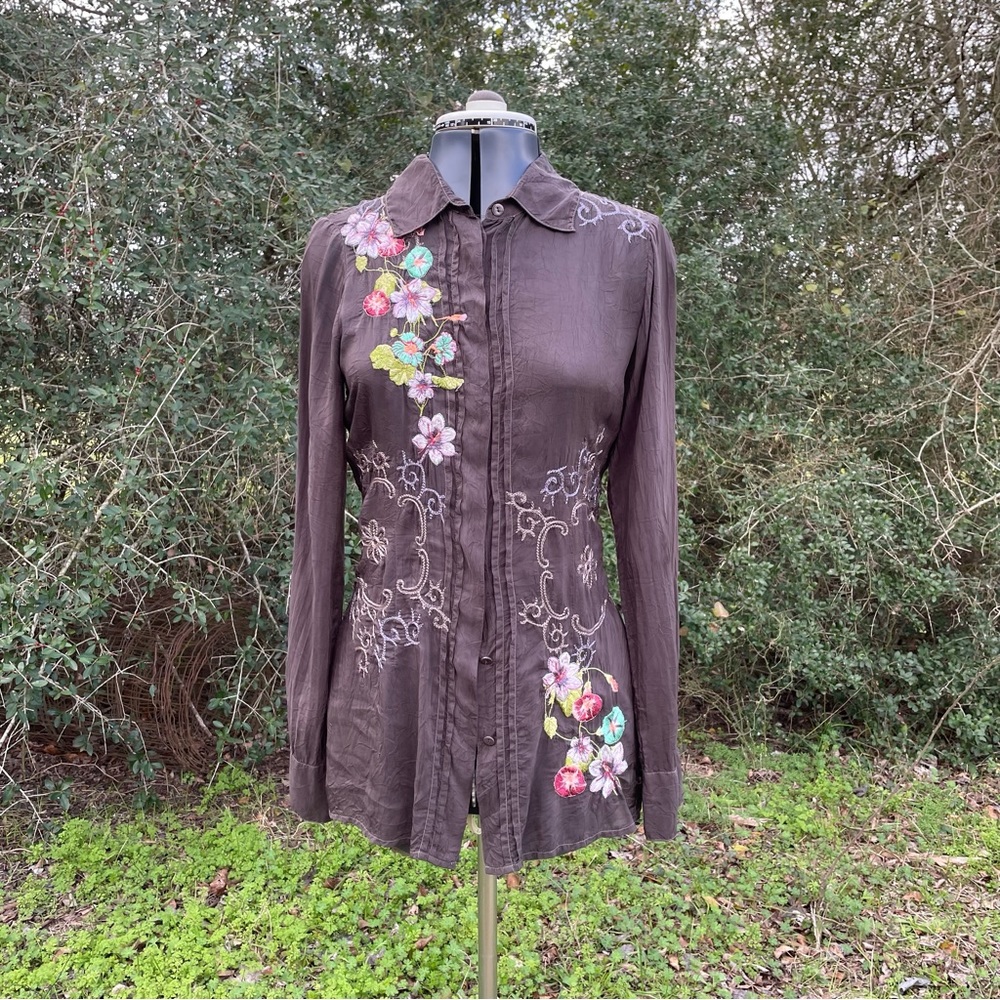 Johnny Was Sz S button up- embroidered shirt